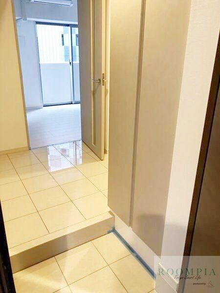 玄関　※同タイプの別のお部屋です。