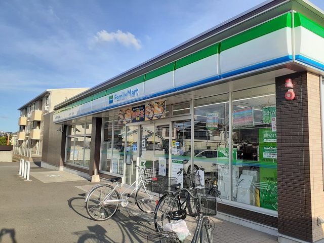 コンビニ　ファミリーマート和歌山福島店様（コンビニ）まで722m
