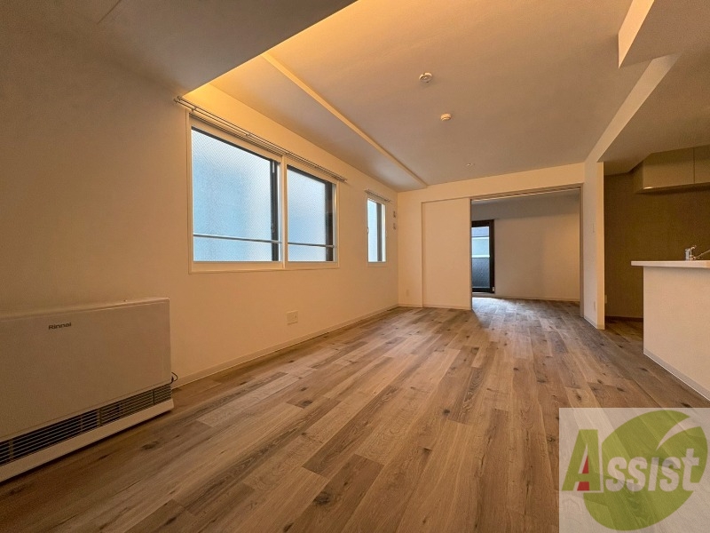 居室・リビング　リビングです。窓が大きくて明るいですね！