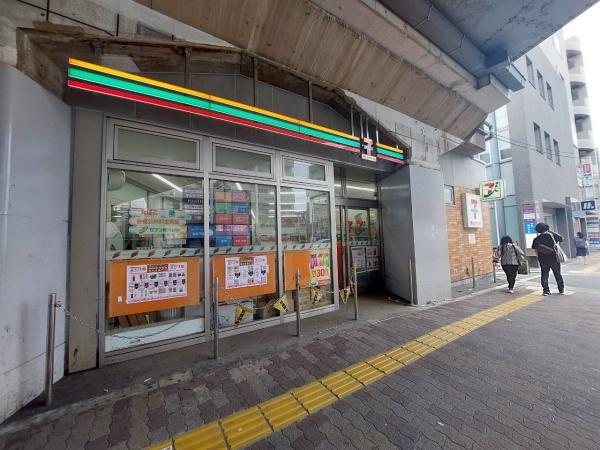 コンビニ　セブンイレブン ハートインＪＲ鴫野駅改札口店（コンビニ）まで676m