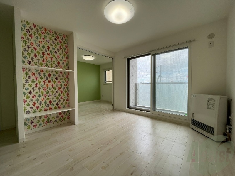 居室・リビング　広くてキレイなお部屋が広がっていて、充実した生活が送れそう。