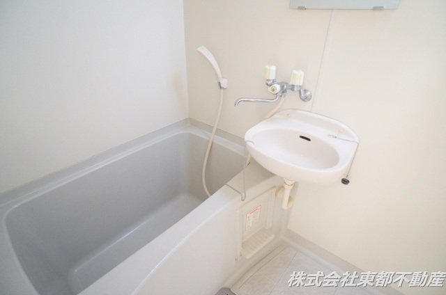 バス・シャワールーム　清潔感のある浴室で、１日の疲れを癒しリラックスできます♪