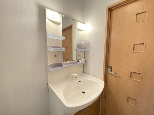 洗面設備　同物件別室のイメージ写真を掲載しています　反転した間取りの写