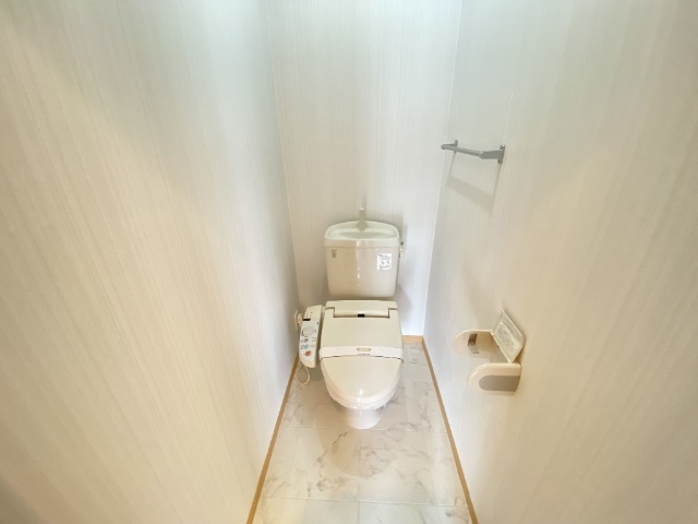 トイレ　同物件別室のイメージ写真を掲載しています　反転した間取りの写