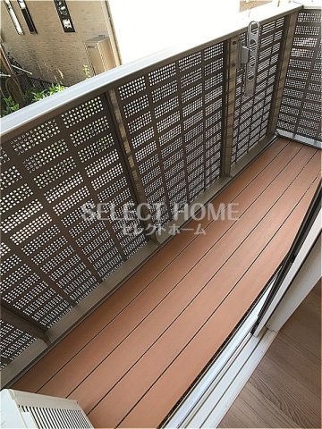 バルコニー　開放的で明るい空間を演出してくれるバルコニーです