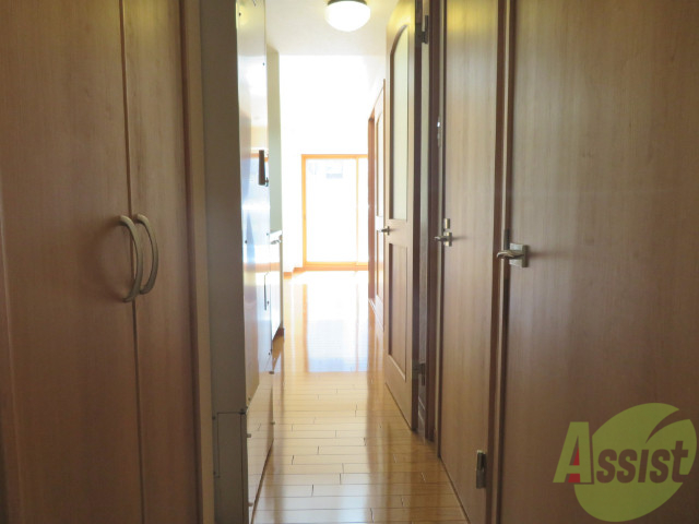 玄関　玄関の様子です。明るい印象ですね。気分もあがりそう。