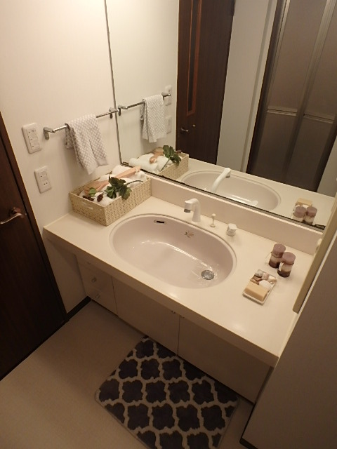 洗面設備　スタイリングもはかどる洗面スペース。