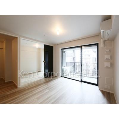 居室・リビング　同タイプ7階のお部屋を撮影。仕様が異なることがあります。