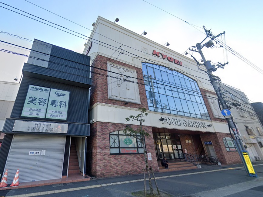 スーパー　キョーエイ中央店（スーパー）まで604m