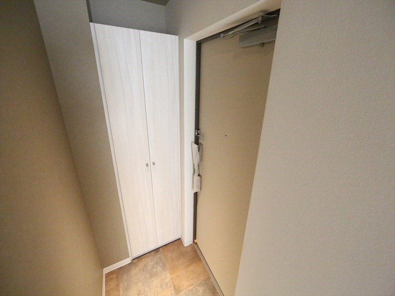 玄関　玄関　シューズボックス付（収納充実してます）