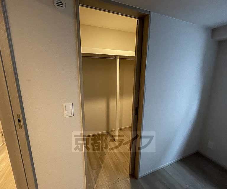 建物外観　サブエントランスの外観（千本通沿い）