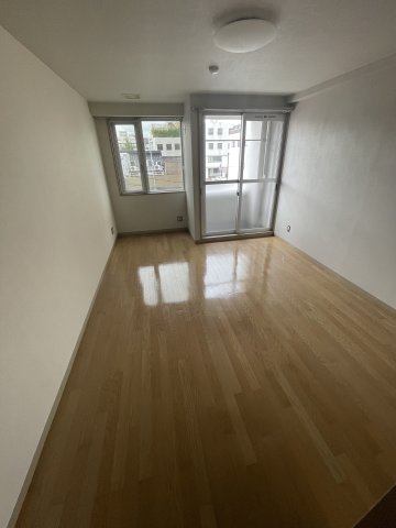 居室・リビング　※写真は306号室です。 相違する場合は現況を優先いたします