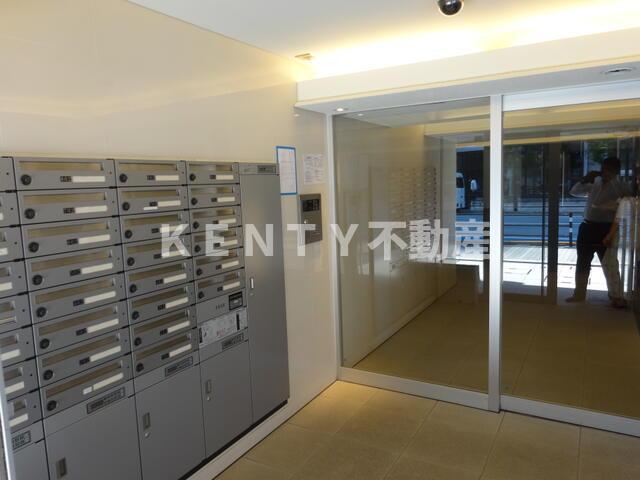 エントランス　落ち着いたエントランスです