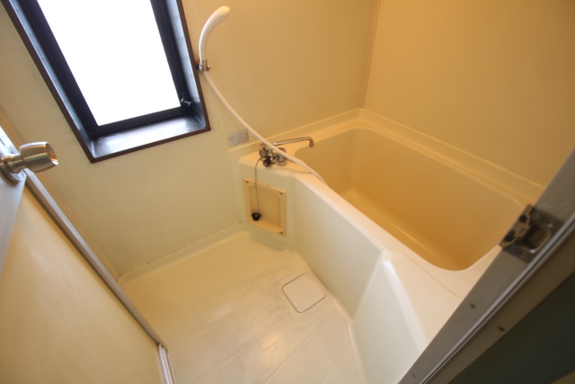 バス・シャワールーム　※写真は別室の参考写真です。現況優先。