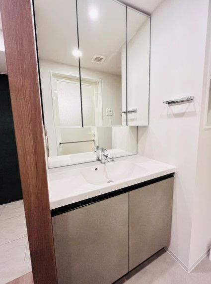 洗面設備　※別部屋の参考写真です。