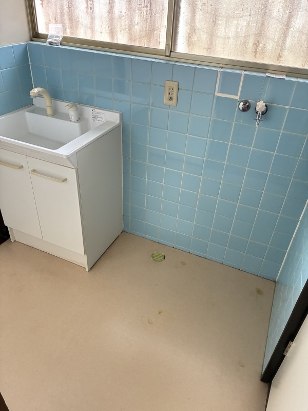 洗面設備　明るい洗面所です