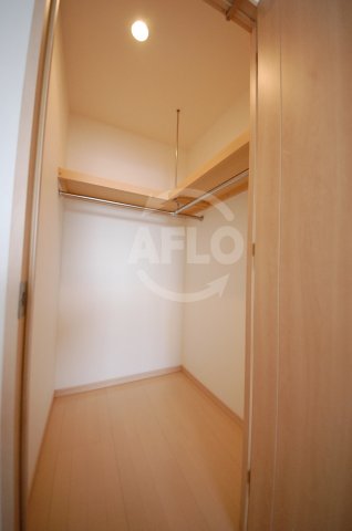 収納　ザ・タワー大阪　ウオークインクローゼット