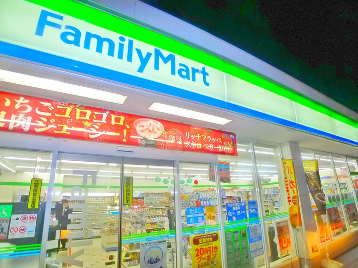 ドラックストア　ファミリーマート（ドラッグストア）まで183m