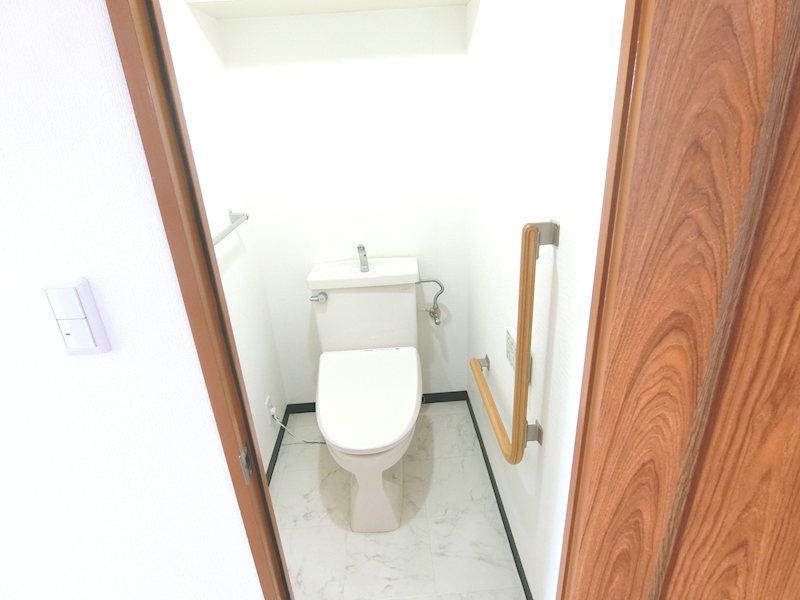 トイレ　ウォシュレット付