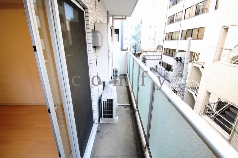 バルコニー　日当たりの良いバルコニー