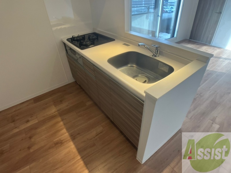 キッチン　調理スペースも広々しておりお料理しやすそうです！