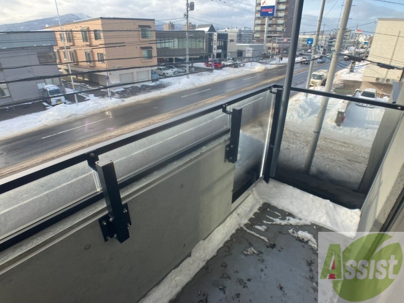 バルコニー　バルコニーは幅があり、広い印象を受けました。