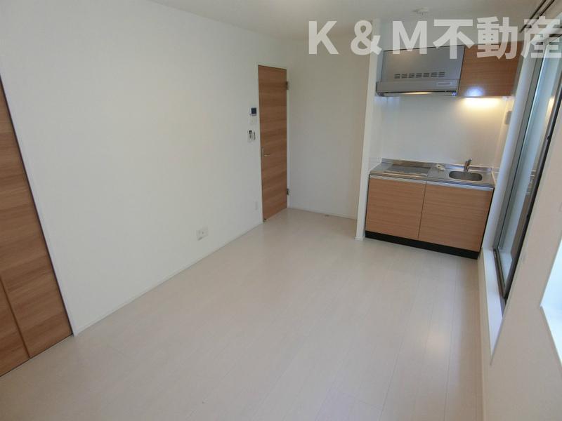 居室・リビング　こちらの居間で趣味の時間をお楽しみください