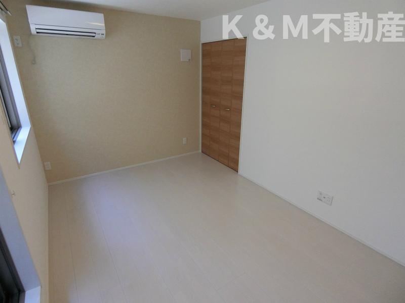 その他部屋・スペース　広くて明るい寝室