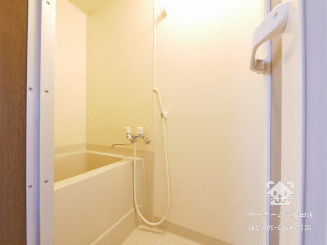 バス・シャワールーム　コンパクトで使いやすいお風呂です