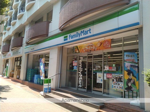 コンビニ　ファミリーマート新宿中央公園店（コンビニ）まで1089m