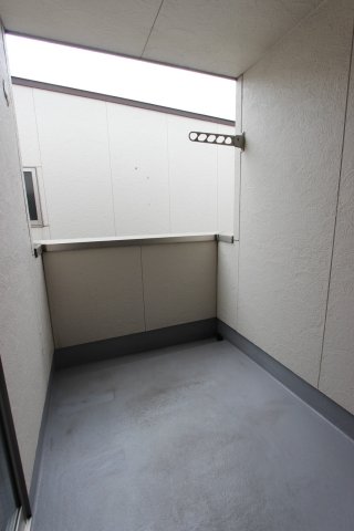 バルコニー　写真はイメージです。 色使用は現況優先となります。