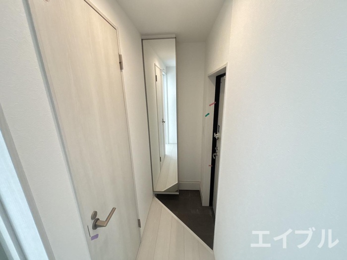 玄関　※写真は1階の写真になります