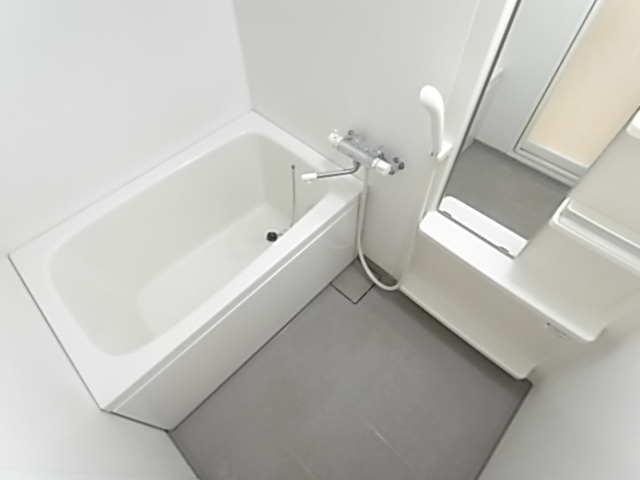 バス・シャワールーム　コンパクトで使いやすいお風呂です