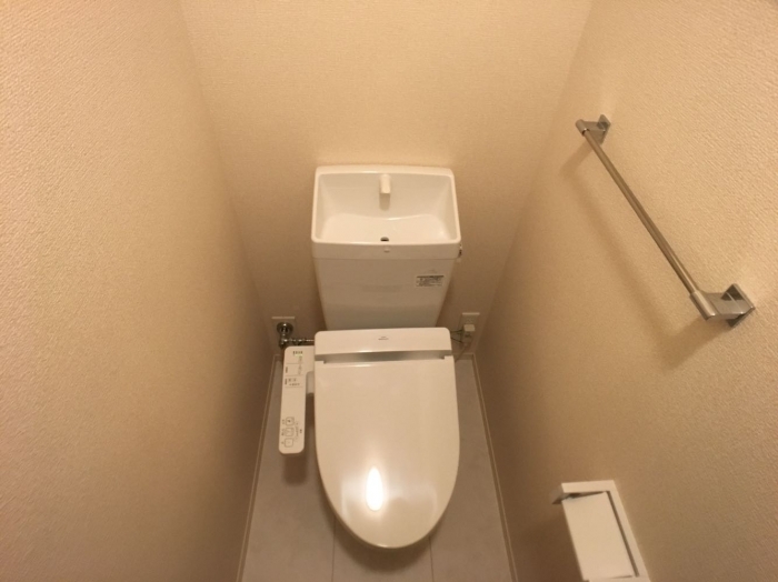トイレ　温水洗浄便座付き♪