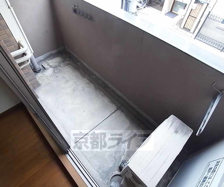 バルコニー　日当たりの良いバルコニーです。