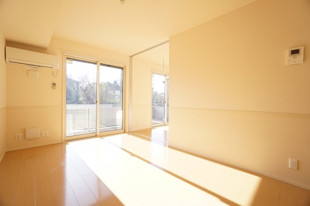 居室・リビング　※同タイプの写真です。