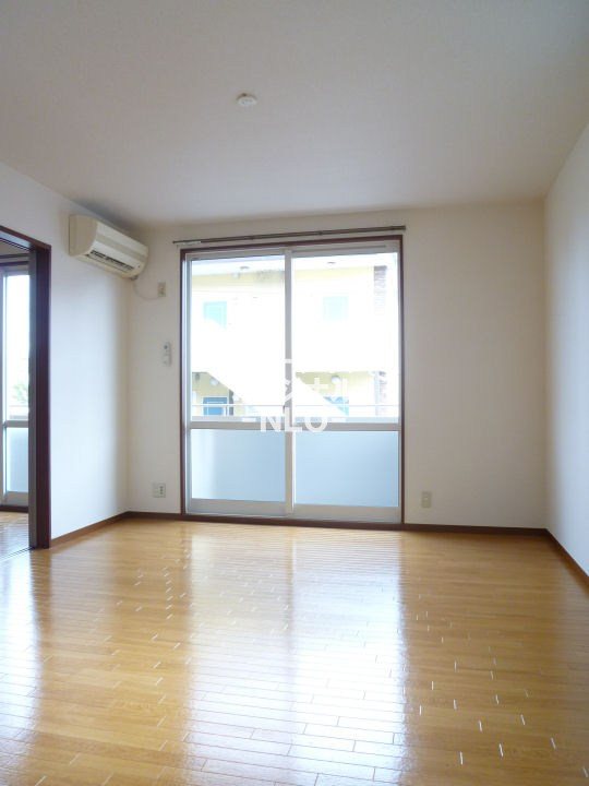 居室・リビング　夏・冬の快適生活を支えるエアコン付き☆