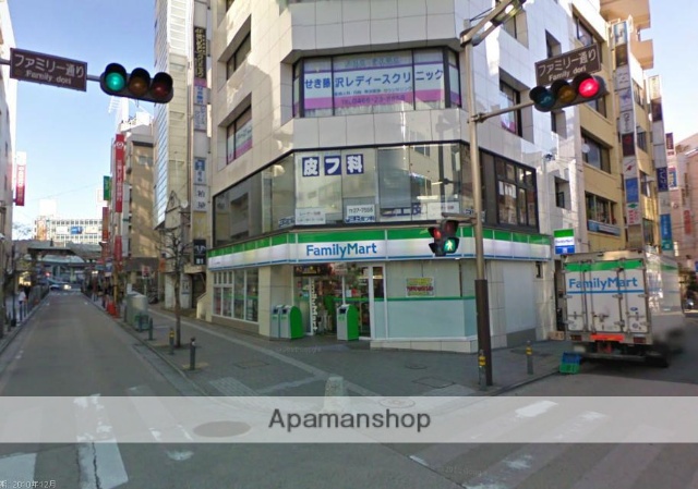 コンビニ　ファミリーマート（コンビニ）まで449m