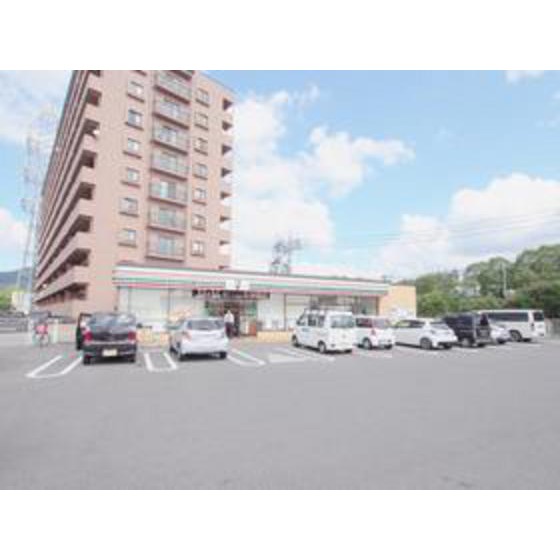 コンビニ　セブンイレブン広島川内２丁目店（コンビニ）まで296m