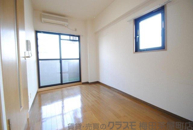 居室・リビング　室内