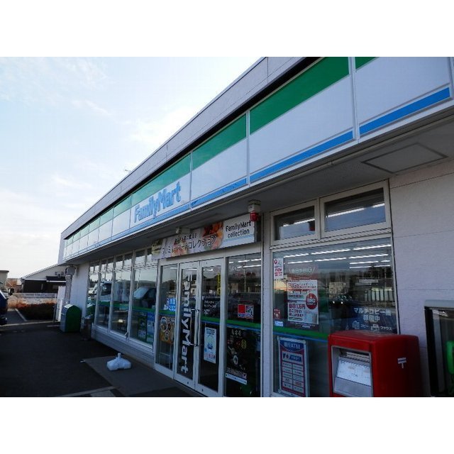 コンビニ　ファミリーマート（コンビニ）まで100m