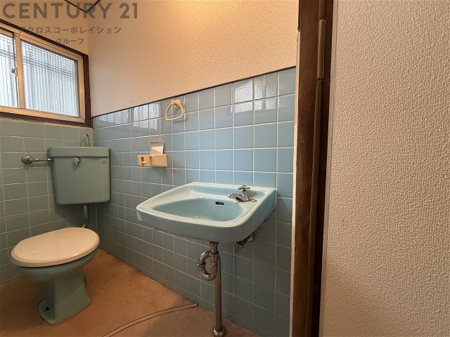 洗面設備　トイレ内に洗面台付き！