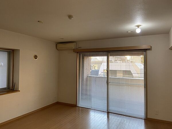 居室・リビング　※別部屋の参考写真です。