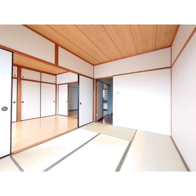 居室・リビング　※入居中のため、前回募集時の写真です。