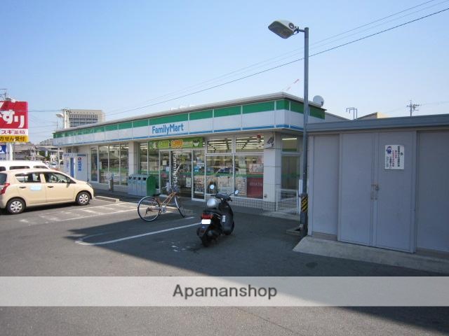 コンビニ　ファミリーマート（コンビニ）まで145m