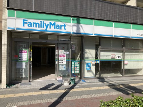 コンビニ　ファミリーマート 淀川区役所前店（コンビニ）まで490m