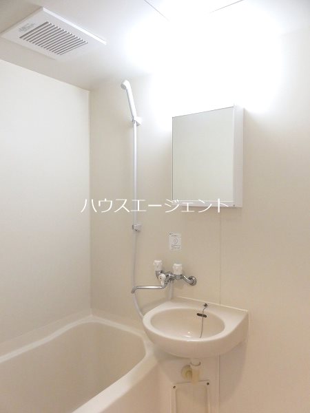 バス・シャワールーム　バストイレ別です。※参考画像