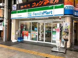 コンビニ　ファミリーマート（コンビニ）まで20m