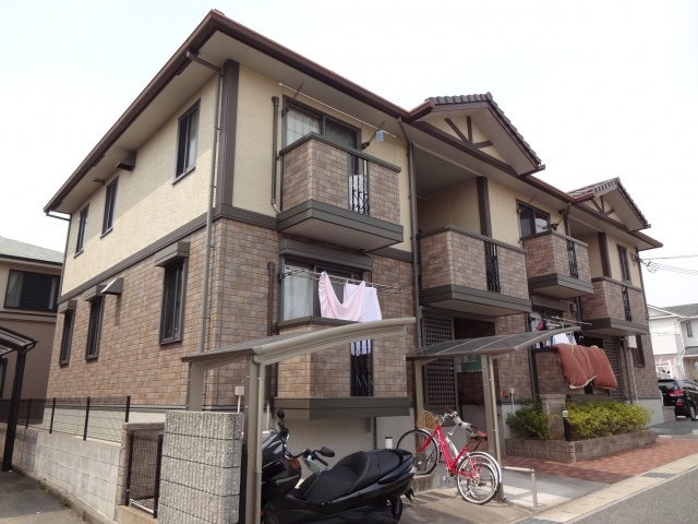 建物外観　閑静な住宅街に建つハイツです