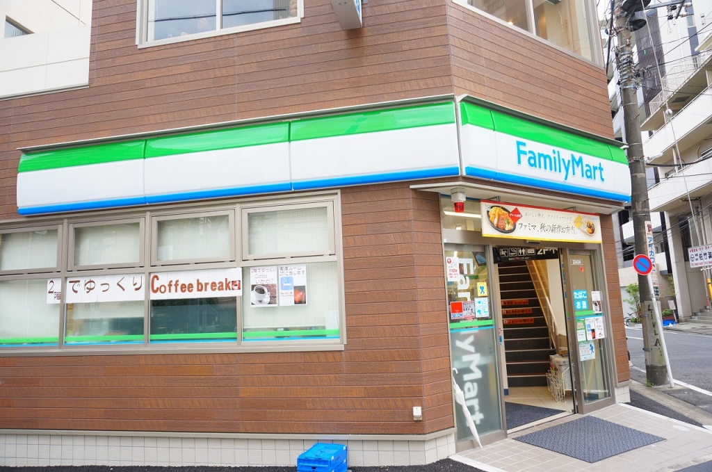 コンビニ　ファミリーマート 南大塚三丁目店（コンビニ）まで800m